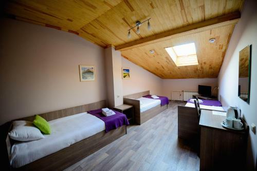 Aron Hotel