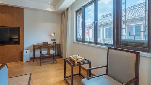 Floral Hotel Yungui Confucius Temple