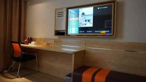 Hotel 7days Premium Yizhou Train Staiton Branch