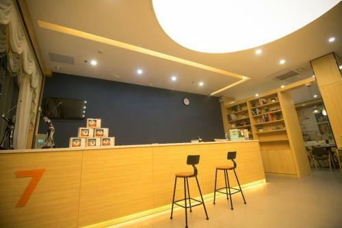 Hotel 7days Premium Yizhou Train Staiton Branch