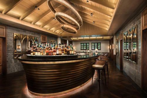 Hotel Capella Shanghai, Jian Ye Li