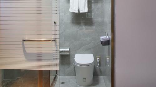 Floral Hotel Fengxue Yeguiren