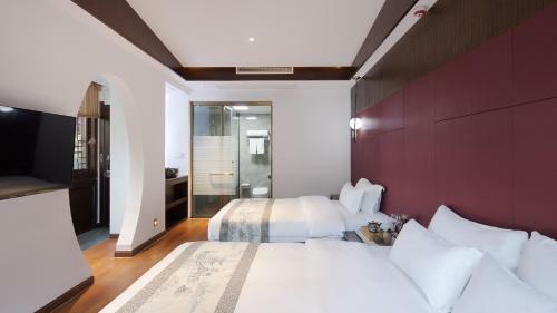 Floral Hotel Fengxue Yeguiren