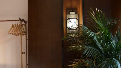 Floral Hotel Fengxue Yeguiren