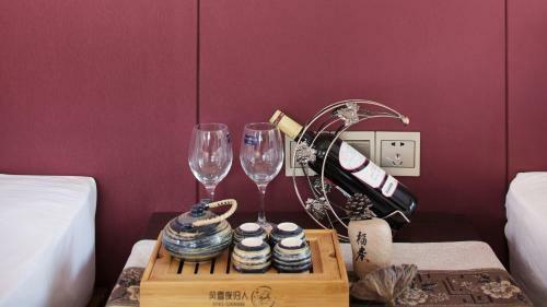Floral Hotel Fengxue Yeguiren