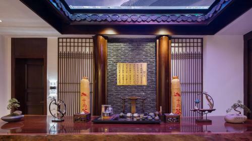 Floral Hotel Fengxue Yeguiren