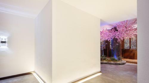 Floral Hotel Fengxue Yeguiren
