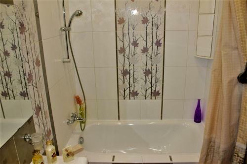 Villa 4 Bedroom Cottage At Sbornaya Str.