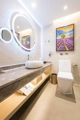Lavande Hotel Heyuan Wanlong City