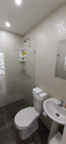 Farallones Apartahotel - Betania
