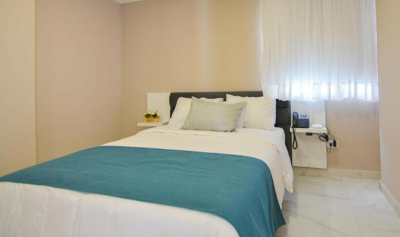 Hotel Or Suites