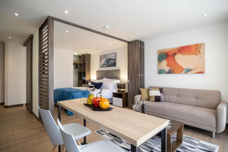 72 Hub Apartments - Pool - Gym - Sauna - Pet Friendly