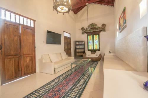 9 Bedroom Apartment With Jacuzzi In Old City