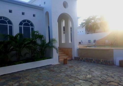 Casa Con Jacuzzi Y Piscina Privada En Lagos Del Pe�on