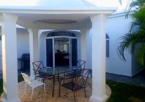 Casa Con Jacuzzi Y Piscina Privada En Lagos Del Pe�on