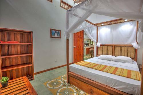 Villa # 4 - Luxury Two Bed Villa - Private Garden