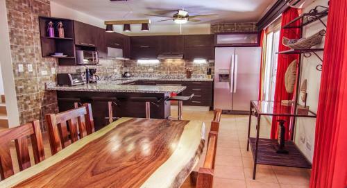 Big Private Home With Pool In Surfside - A Short Walk From The Beach