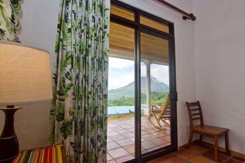 Serenity House. Gorgeous Private Home With Pool & Volcano View!!