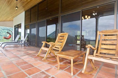 Serenity House. Gorgeous Private Home With Pool & Volcano View!!