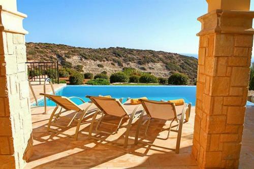 Villa In Kouklia Sleeps 4 Includes Swimming Pool Air Con And Wifi 1