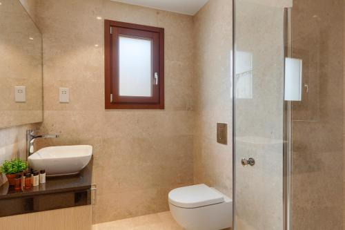 Kouklia Town House Sleeps 4 With Pool And Air Con