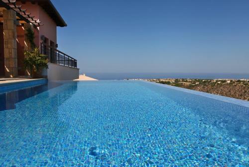 Kouklia Villa Sleeps 4 With Pool Air Con And Wifi