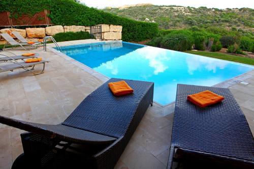 Kouklia Villa Sleeps 6 With Pool Air Con And Wifi