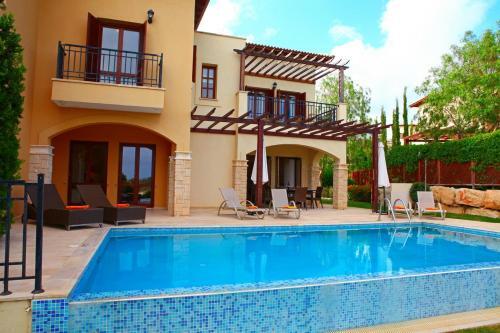 Kouklia Villa Sleeps 6 With Pool Air Con And Wifi
