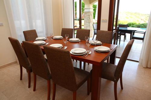 Kouklia Villa Sleeps 6 With Pool Air Con And Wifi