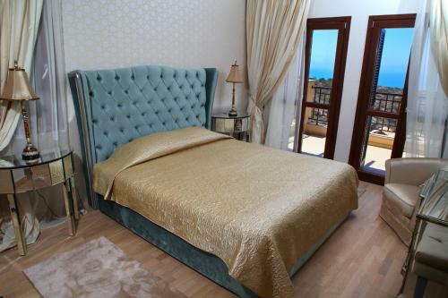 Villa In Kouklia Sleeps 8 With Pool And Wifi