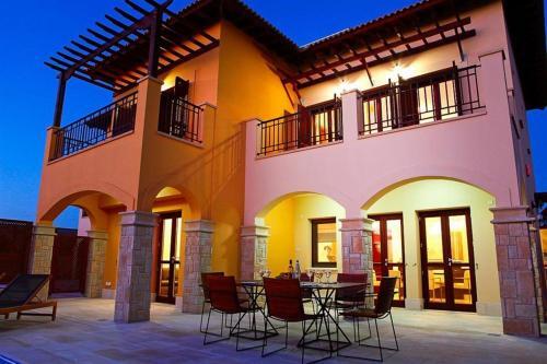 Villa In Kouklia Sleeps 4 Includes Swimming Pool Air Con And Wifi 4