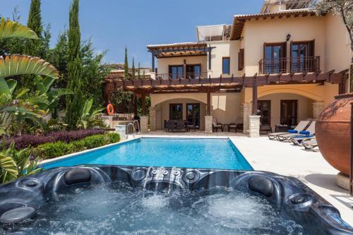 Villa In Kouklia Sleeps 6 Includes Swimming Pool And Air Con 0
