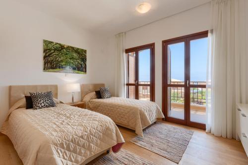 Villa In Kouklia Sleeps 4 Includes Swimming Pool And Air Con 7