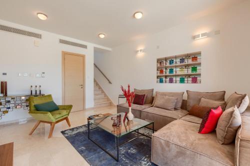 Villa In Kouklia Sleeps 4 Includes Swimming Pool And Air Con 7