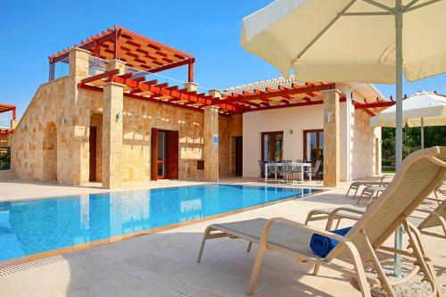 Villa In Kouklia Sleeps 6 Includes Swimming Pool And Air Con 9