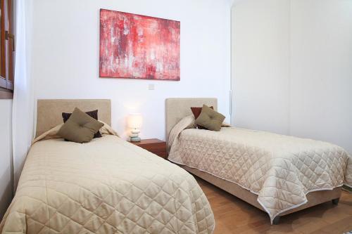 Villa In Kouklia Sleeps 6 Includes Swimming Pool And Air Con 9