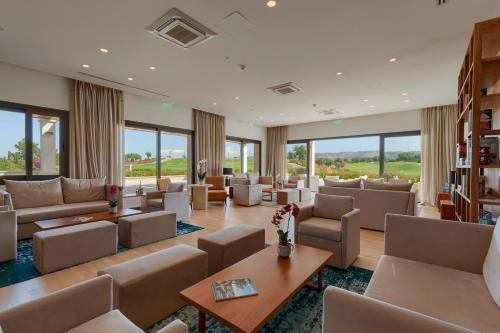 Villa In Kouklia Sleeps 6 Includes Swimming Pool And Air Con 9