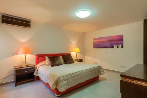 Villa In Kouklia Sleeps 10 Includes Swimming Pool And Air Con 3