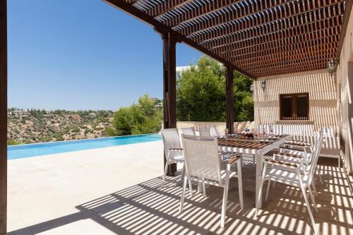 Villa In Kouklia Sleeps 10 Includes Swimming Pool And Air Con 3
