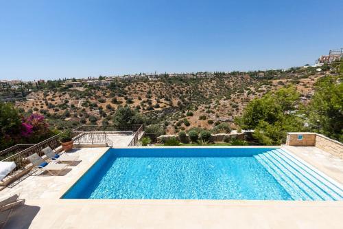 Villa In Kouklia Sleeps 10 Includes Swimming Pool And Air Con 3