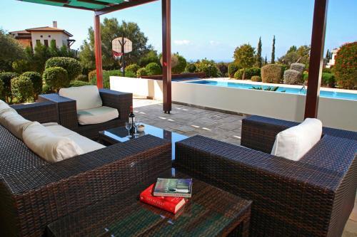 Villa In Kouklia Sleeps 10 Includes Swimming Pool And Air Con 8