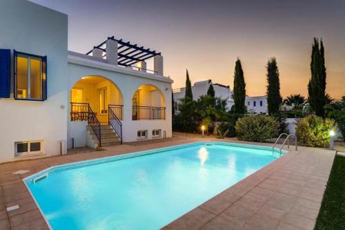 Latchi Villa Sleeps 6 With Pool Air Con And Wifi