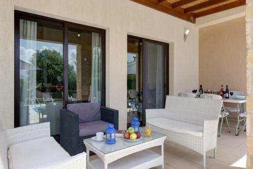 Latchi Villa Sleeps 4 With Pool Air Con And Wifi
