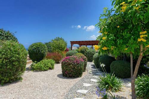 Latchi Villa Sleeps 4 With Pool Air Con And Wifi