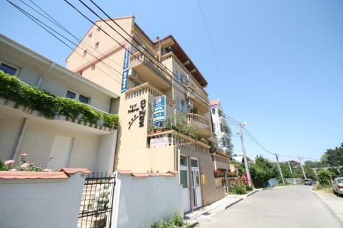 Hotel Dynes