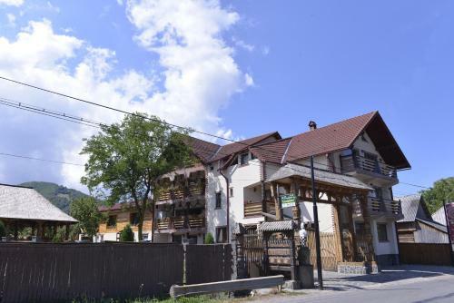 Hostal Pensiunea Lacramioara