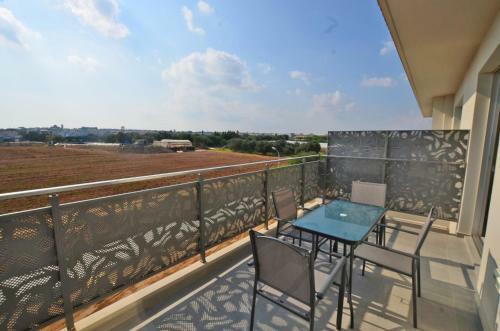Mythical Apartment - 2 Bed Large Communal Pool, Close To Protaras