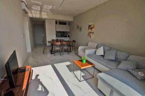 Mythical Apartment - 2 Bed Large Communal Pool, Close To Protaras