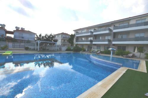 Mythical Apartment - 2 Bed Large Communal Pool, Close To Protaras