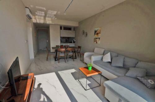 Mythical Apartment - 2 Bed Large Communal Pool, Close To Protaras